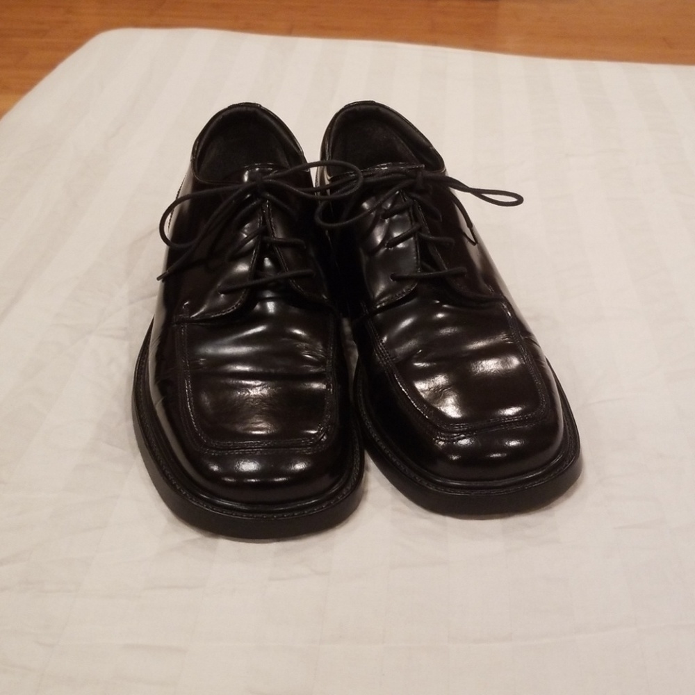Dress shoes